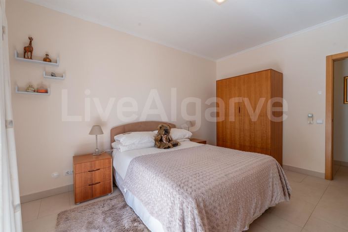 Image No.37-6 Bed House for sale