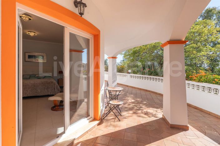 Image No.40-6 Bed House for sale