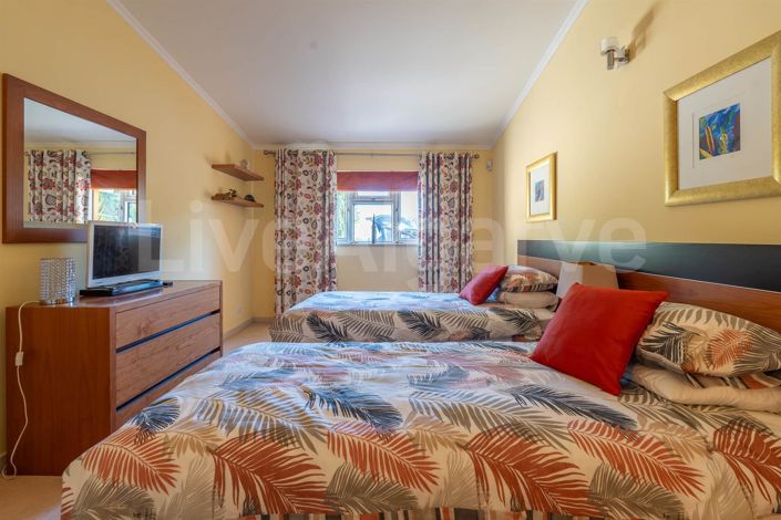 Image No.46-6 Bed House for sale