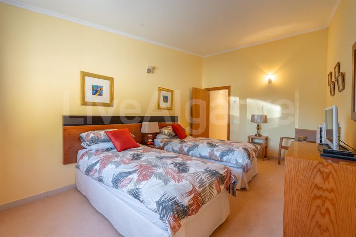 Image No.47-6 Bed House for sale