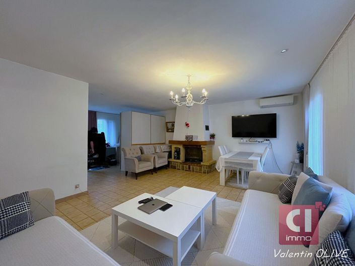 Image No.2-4 Bed House for sale