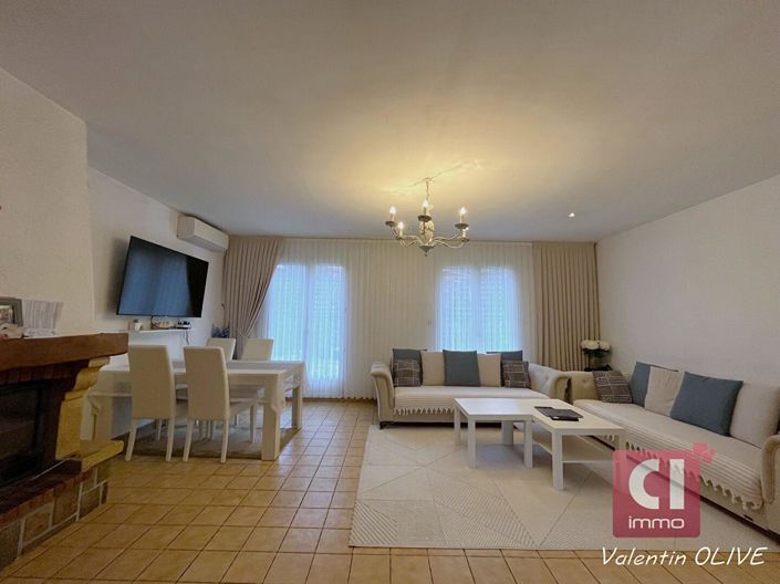 Image No.3-4 Bed House for sale