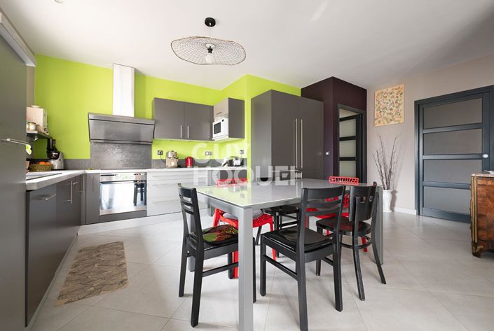 Image No.5-5 Bed House for sale