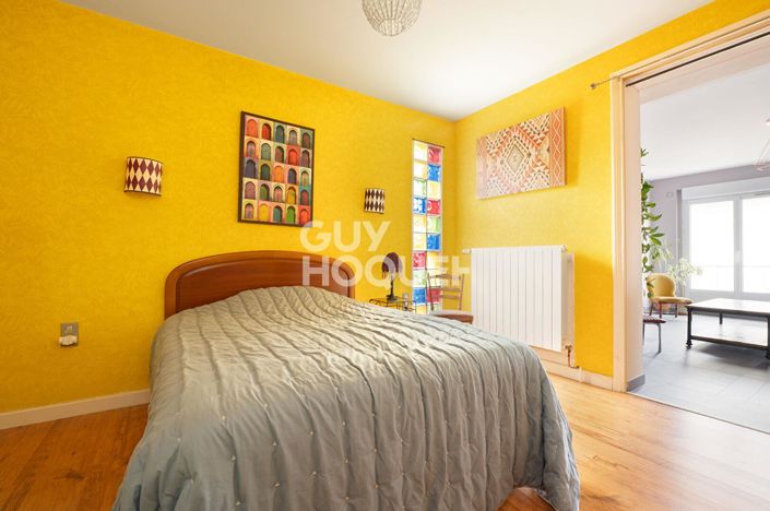 Image No.8-5 Bed House for sale