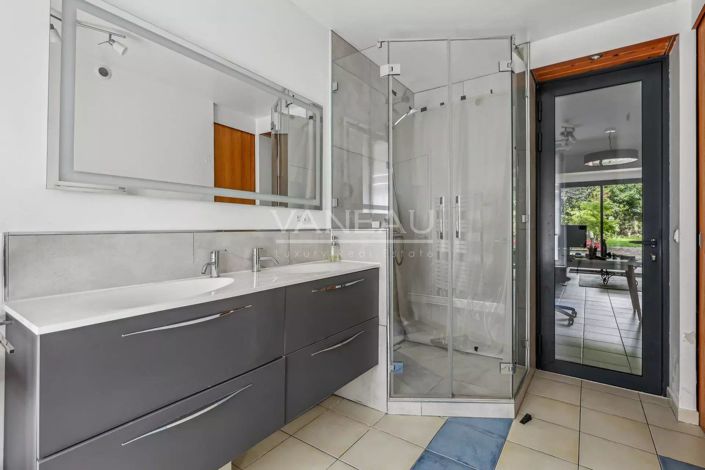 Image No.8-3 Bed House for sale