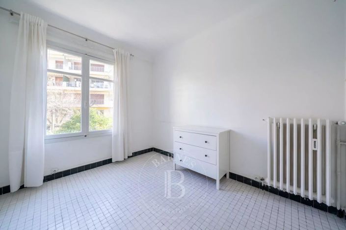 Image No.11-10 Bed House for sale