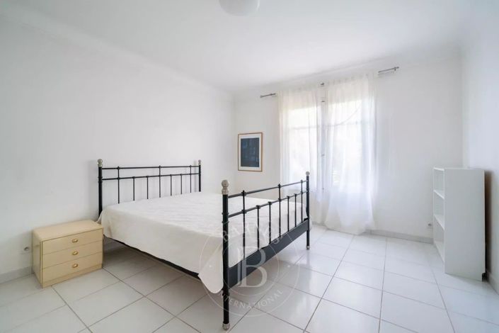 Image No.12-10 Bed House for sale