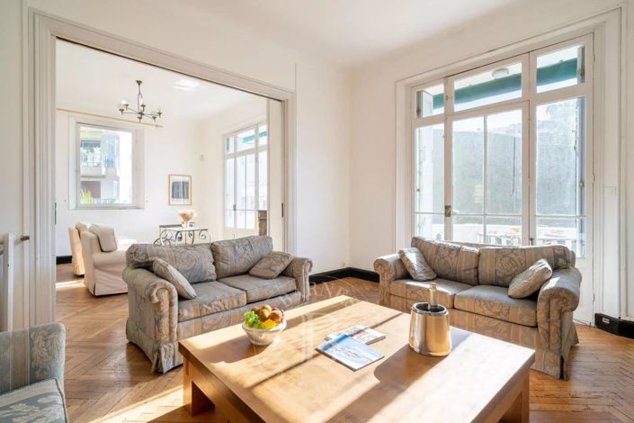 Image No.3-10 Bed House for sale