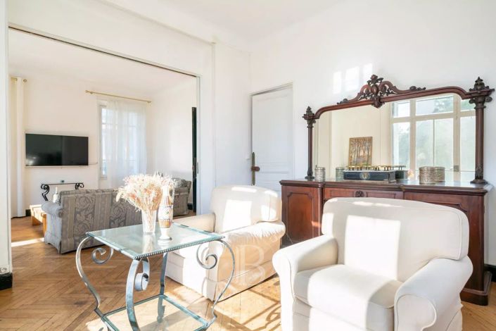 Image No.4-10 Bed House for sale