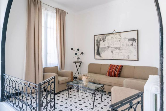 Image No.5-10 Bed House for sale