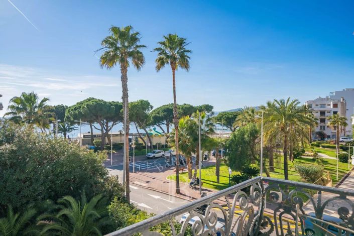 Image No.7-10 Bed House for sale