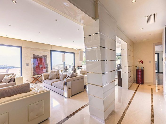 Image No.10-8 Bed House for sale