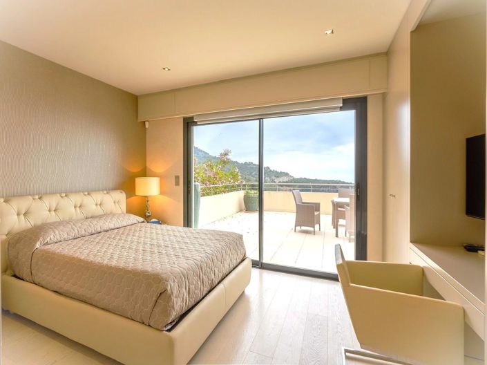 Image No.18-8 Bed House for sale