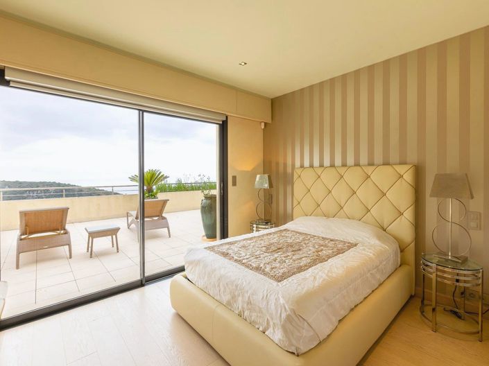 Image No.20-8 Bed House for sale