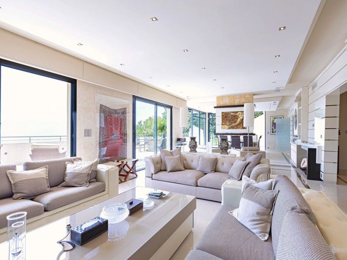 Image No.6-8 Bed House for sale