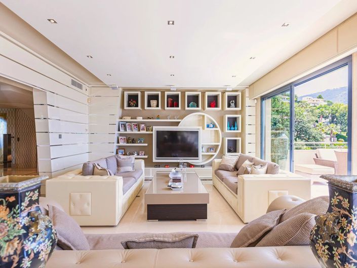 Image No.7-8 Bed House for sale