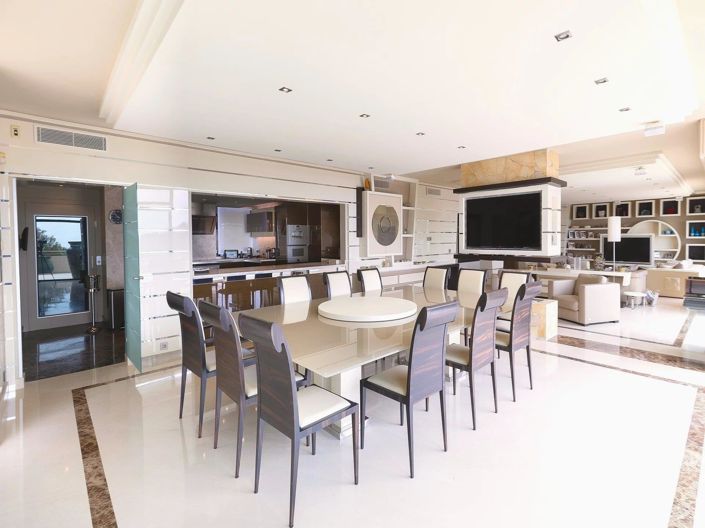 Image No.8-8 Bed House for sale