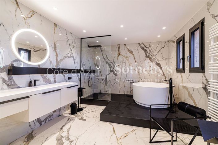 Image No.10-4 Bed Property for sale