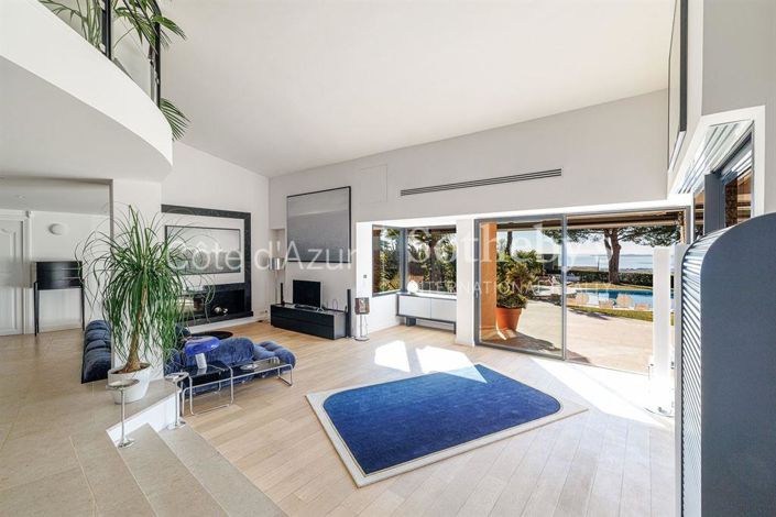 Image No.2-4 Bed Property for sale