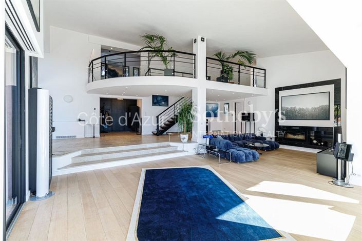 Image No.4-4 Bed Property for sale