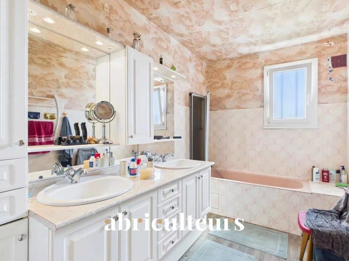 Image No.12-3 Bed House for sale