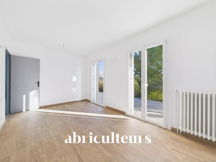 Image No.11-3 Bed House for sale