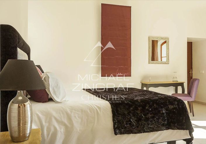 Image No.10-3 Bed House for sale