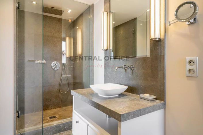 Image No.14-5 Bed House for sale