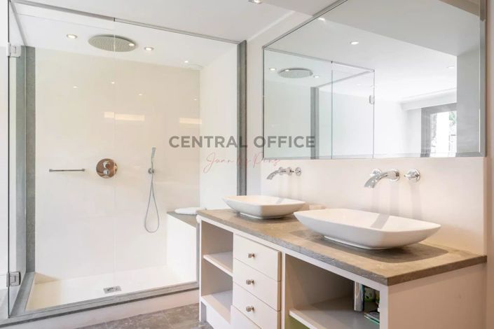 Image No.16-5 Bed House for sale