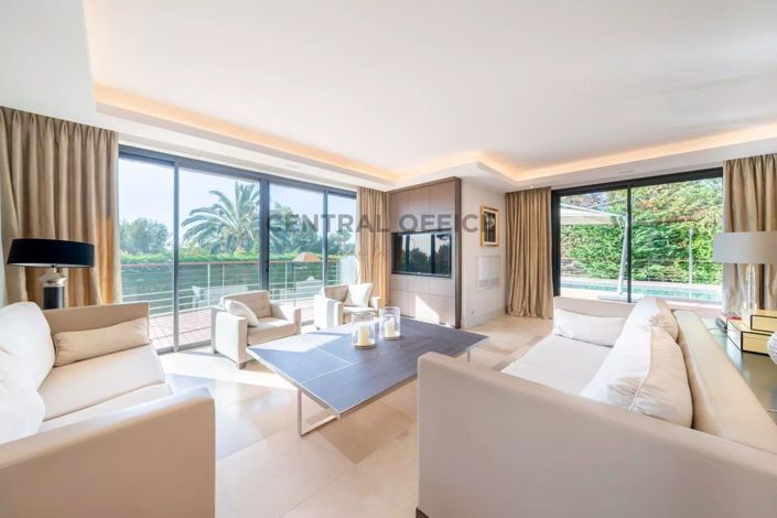 Image No.5-5 Bed House for sale