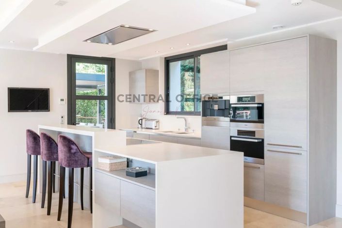 Image No.7-5 Bed House for sale