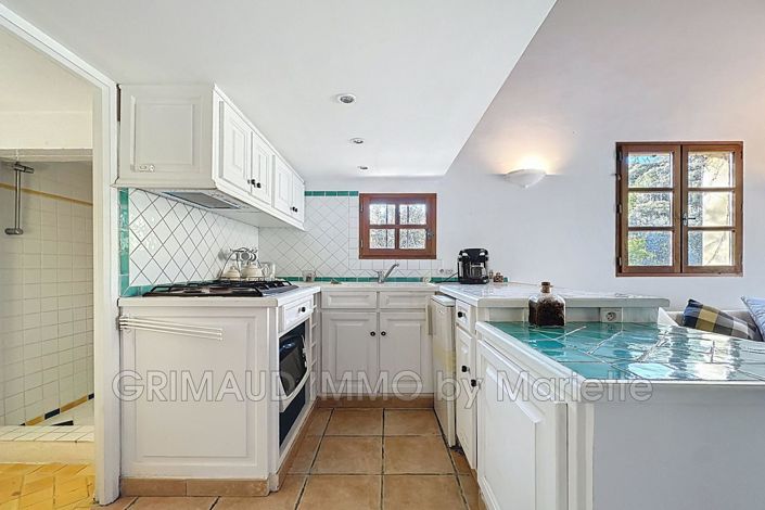 Image No.17-6 Bed House for sale