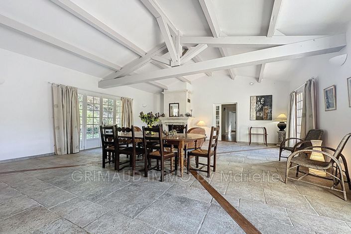 Image No.6-5 Bed House for sale