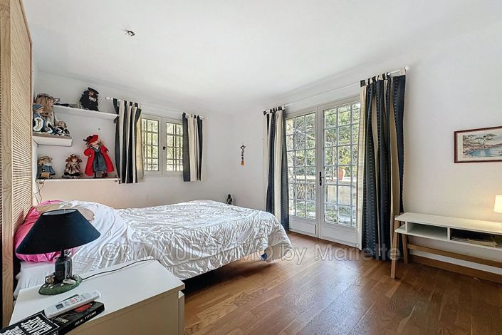 Image No.9-5 Bed House for sale