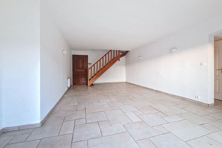 Image No.4-2 Bed House for sale