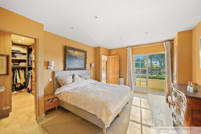 Image No.10-5 Bed House for sale