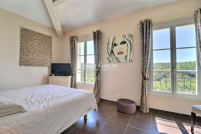 Image No.8-4 Bed House for sale