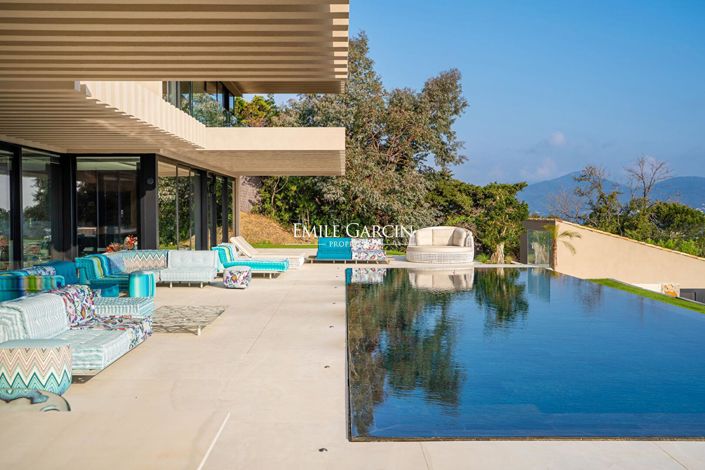 Image No.6-5 Bed Property for sale