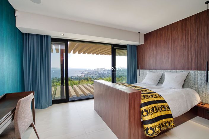 Image No.7-5 Bed Property for sale