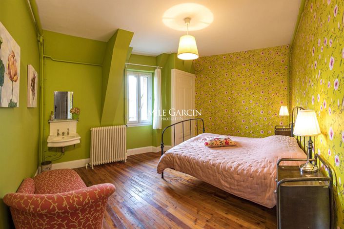 Image No.12-7 Bed House for sale