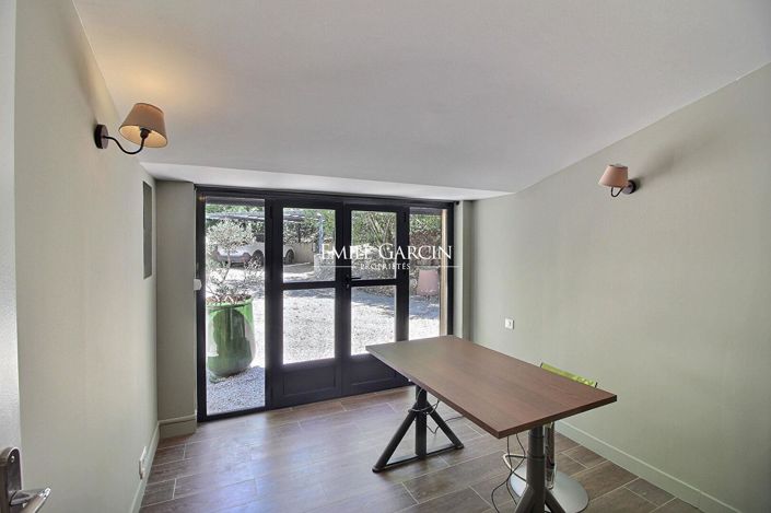 Image No.10-5 Bed Property for sale