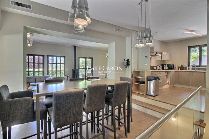 Image No.8-5 Bed Property for sale