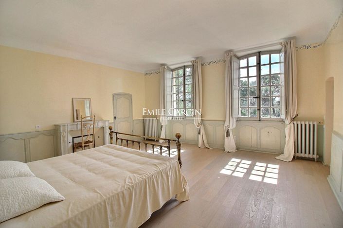 Image No.11-7 Bed Property for sale