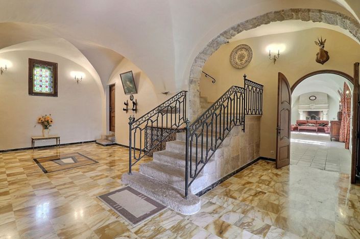 Image No.11-16 Bed Property for sale