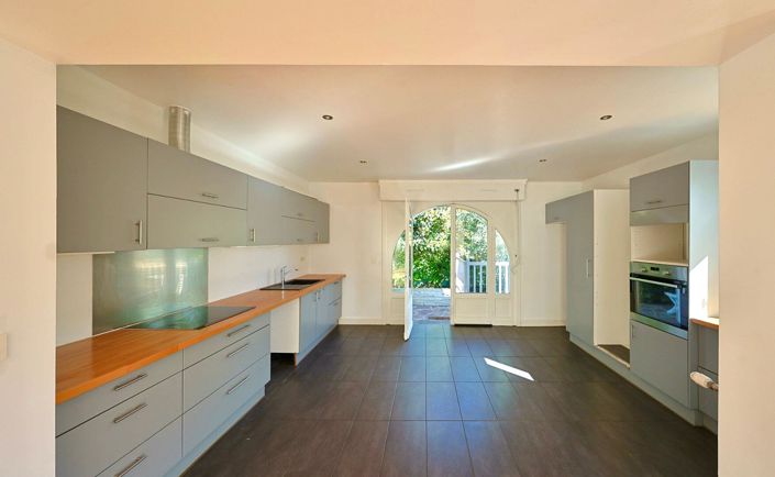 Image No.6-4 Bed House for sale