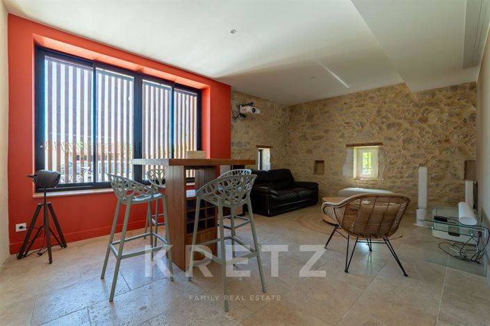 Image No.6-5 Bed House for sale