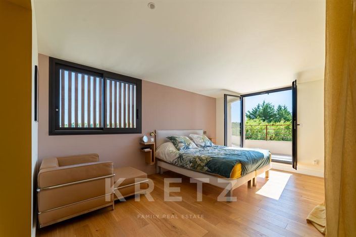 Image No.9-5 Bed House for sale