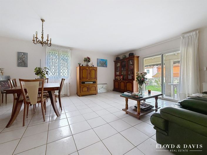 Image No.2-3 Bed House for sale