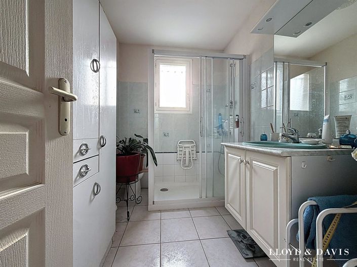 Image No.8-3 Bed House for sale