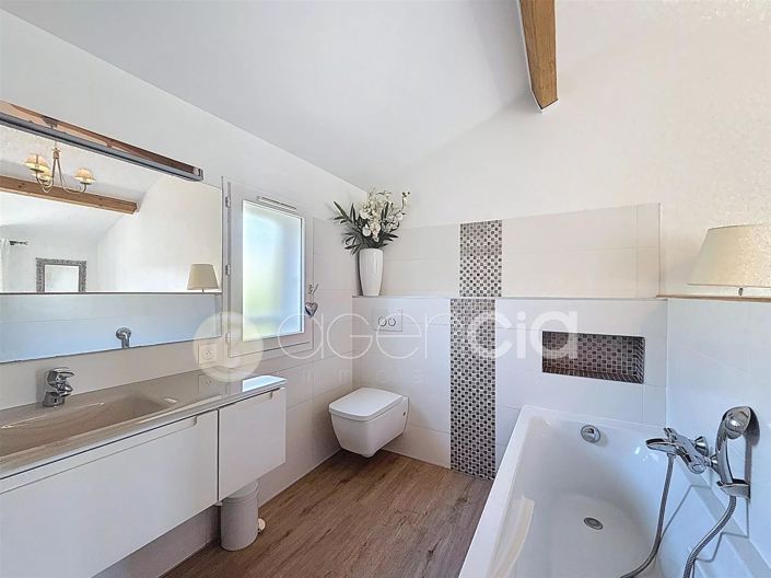 Image No.8-1 Bed House for sale